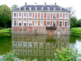 Golf du Sart's moated clubhouse