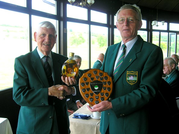 Carl Haydon (left), WHGC Club Captain 1965/66, presenting his Shield (and a wee tipple) to Mike Gleeson (Club Captain 1994/95)